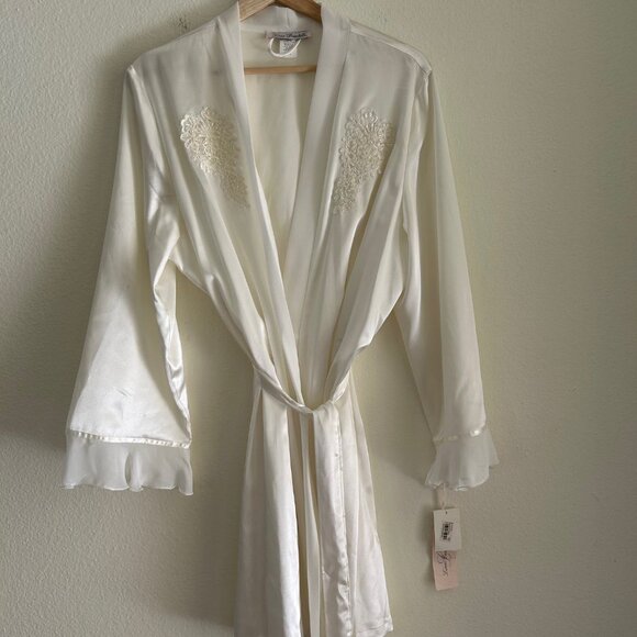 NWT Linea Donatella Short Robe Ivory Beaded Lace Satin Lingerie Bridal L/XL - Picture 2 of 7
